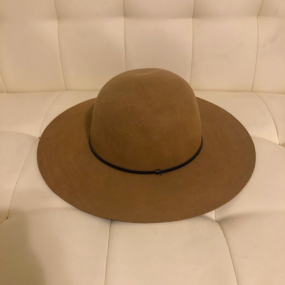 Light brown floppy hat
